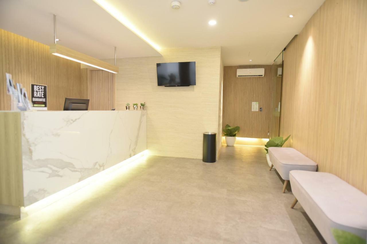 Whiz Capsule Hotel Thamrin Jakarta Exterior photo
