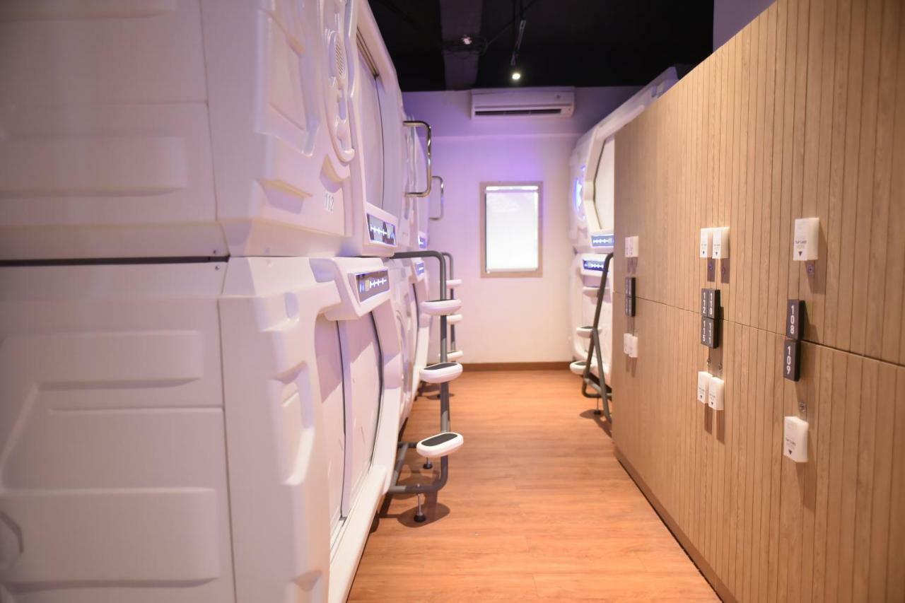 Whiz Capsule Hotel Thamrin Jakarta Exterior photo